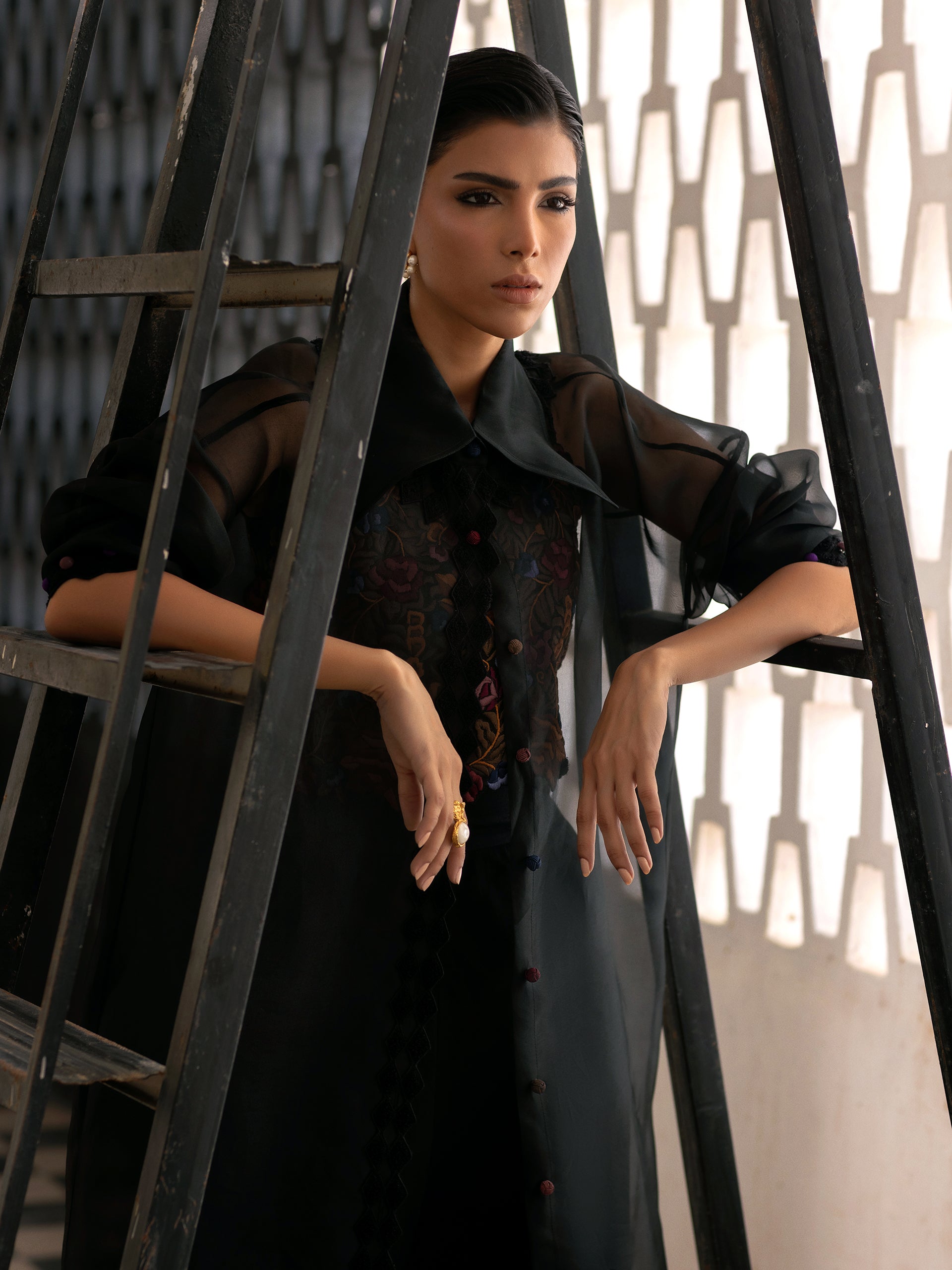 Ilara - Black