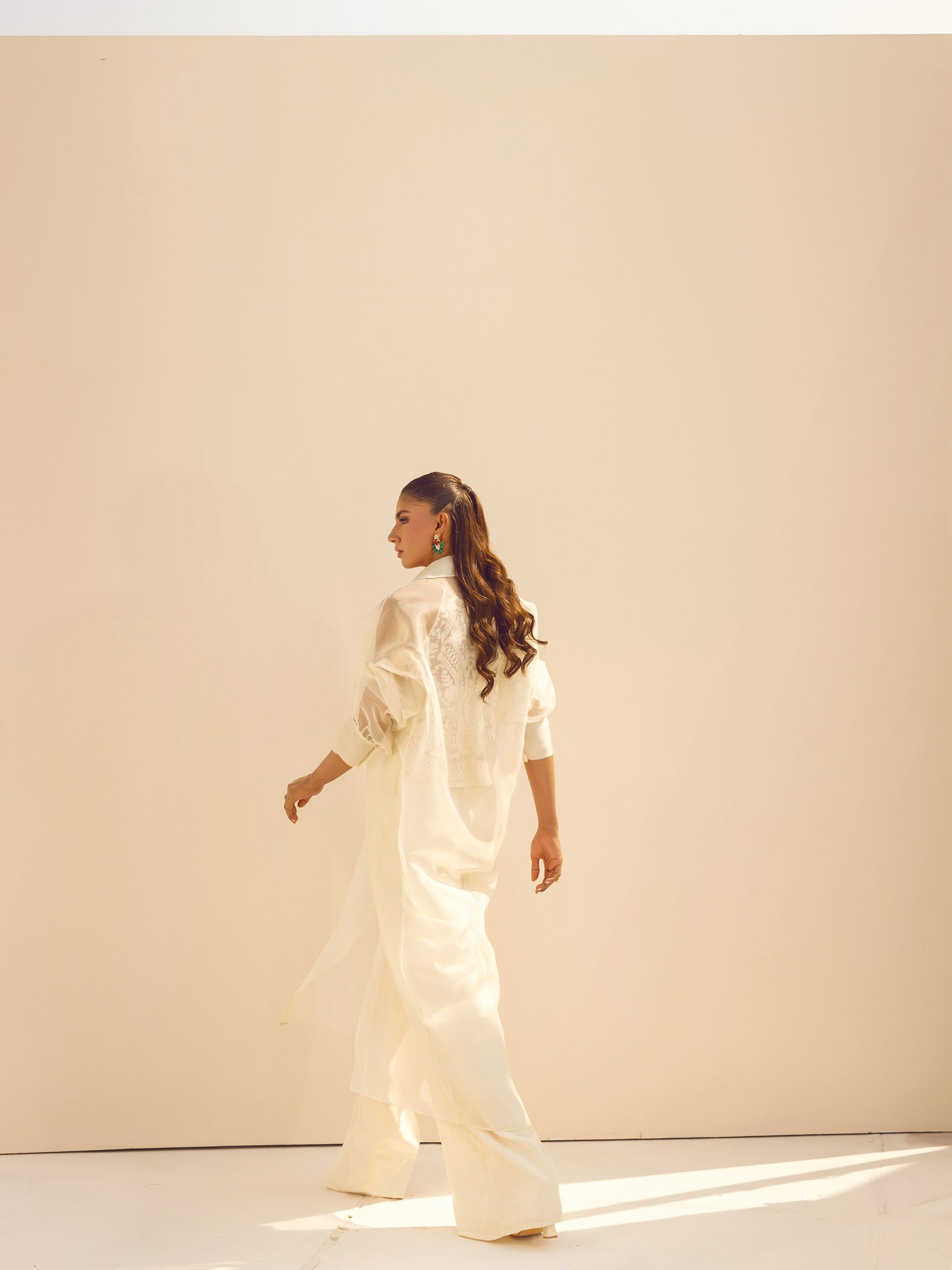 Mara - White